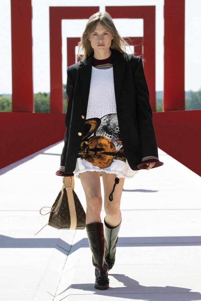 louis vuitton cruise 2022 sfilata foto