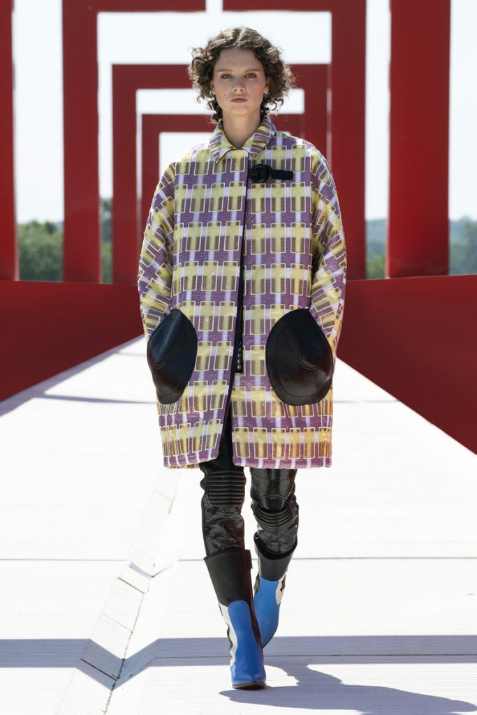 louis vuitton cruise 2022 sfilata foto