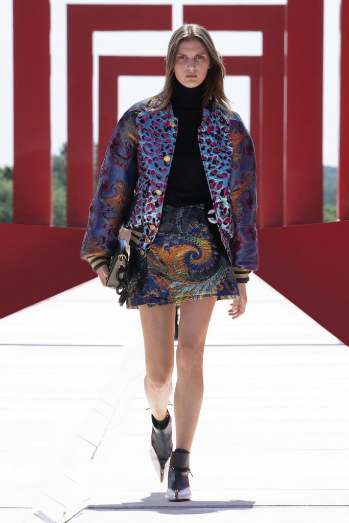 louis vuitton cruise 2022 sfilata foto