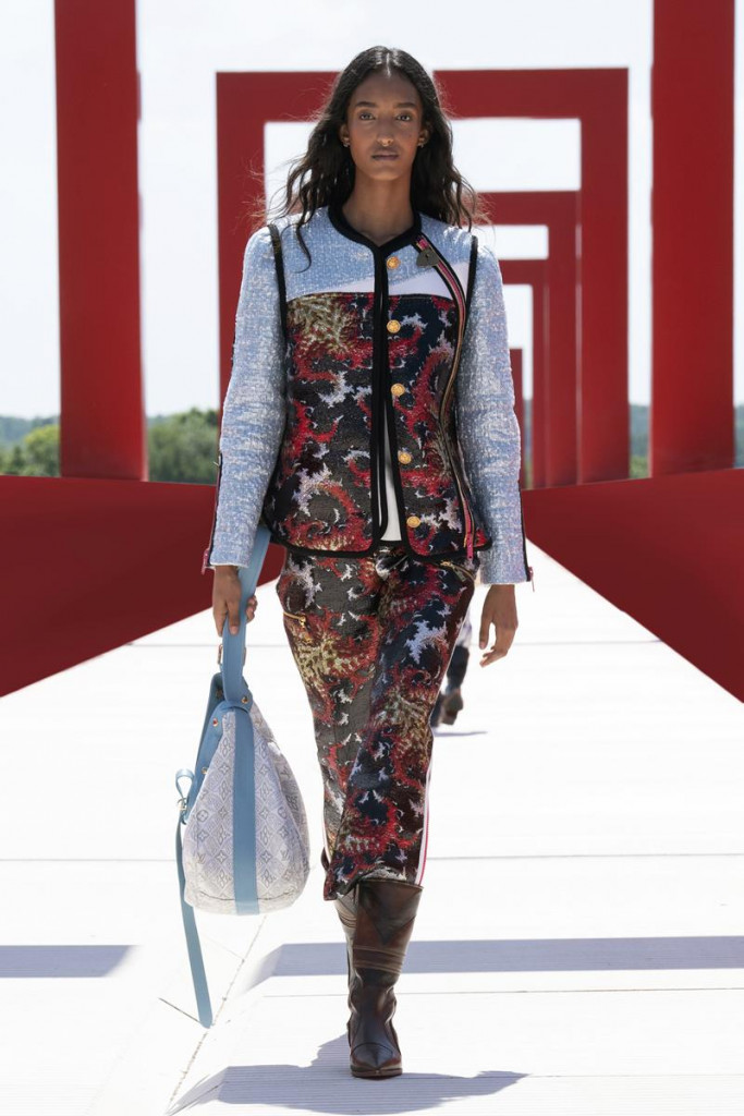 louis vuitton cruise 2022 sfilata foto