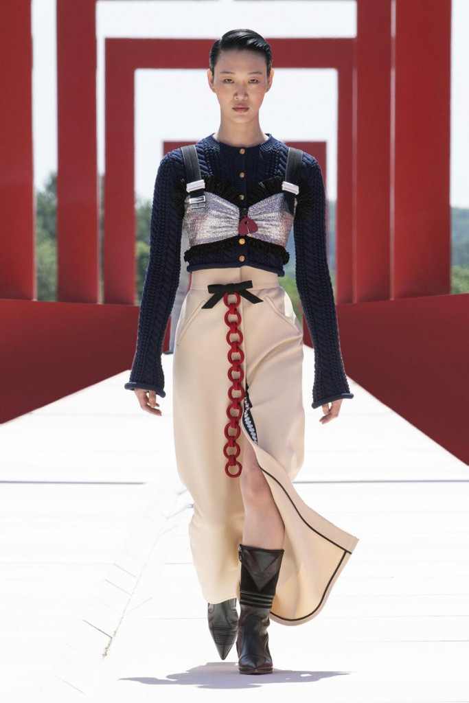 louis vuitton cruise 2022 sfilata foto