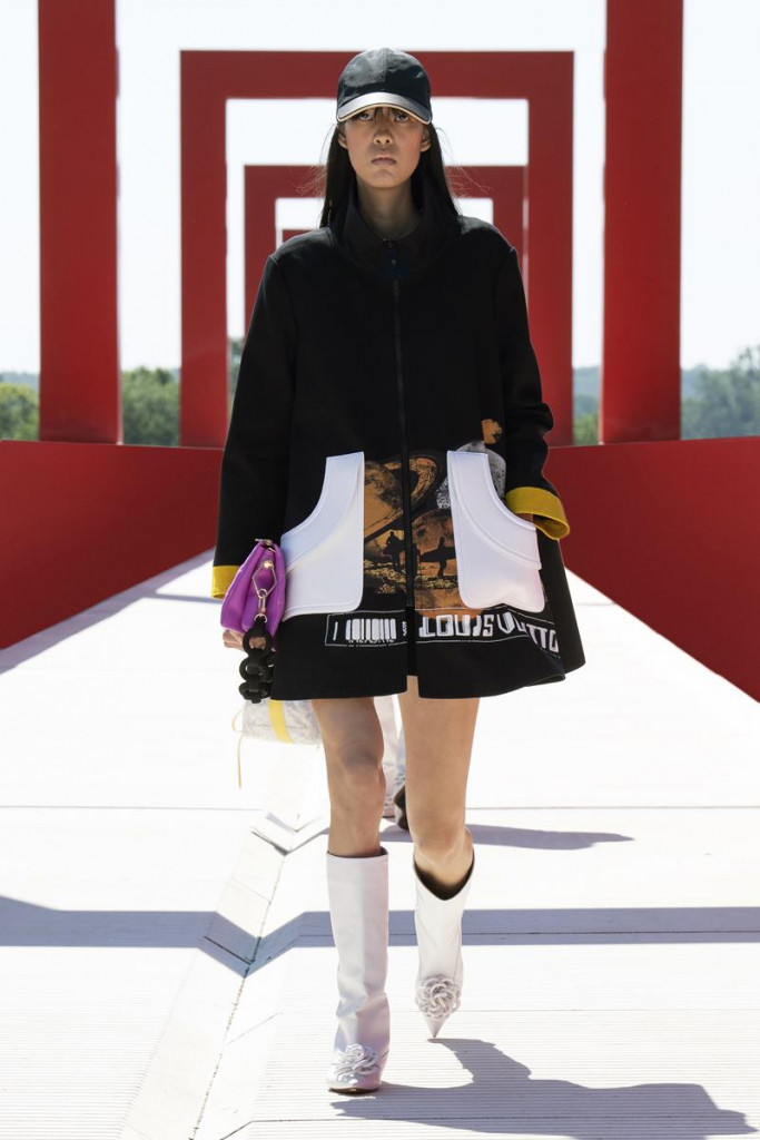 louis vuitton cruise 2022 sfilata foto