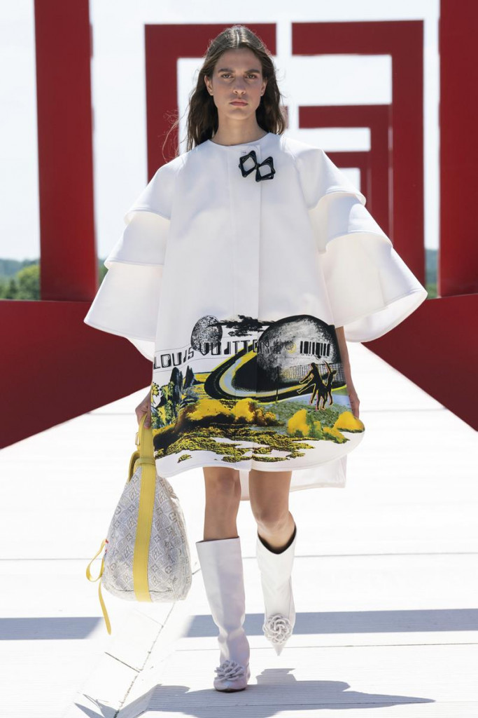 louis vuitton cruise 2022 sfilata foto