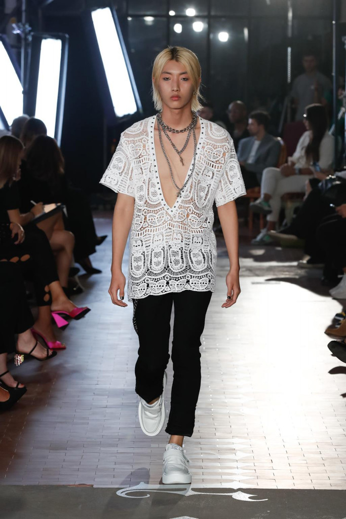 john richmond sfilata collezione donna uomo primavera estate 2022 milano fashion week