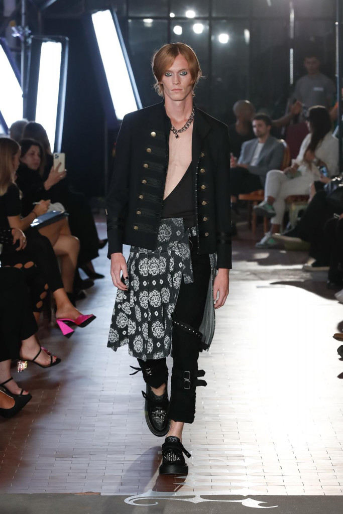 john richmond sfilata collezione donna uomo primavera estate 2022 milano fashion week