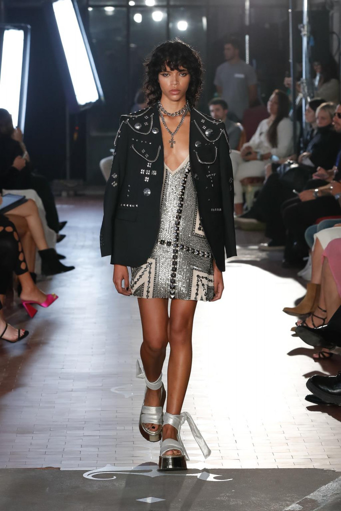john richmond sfilata collezione donna uomo primavera estate 2022 milano fashion week