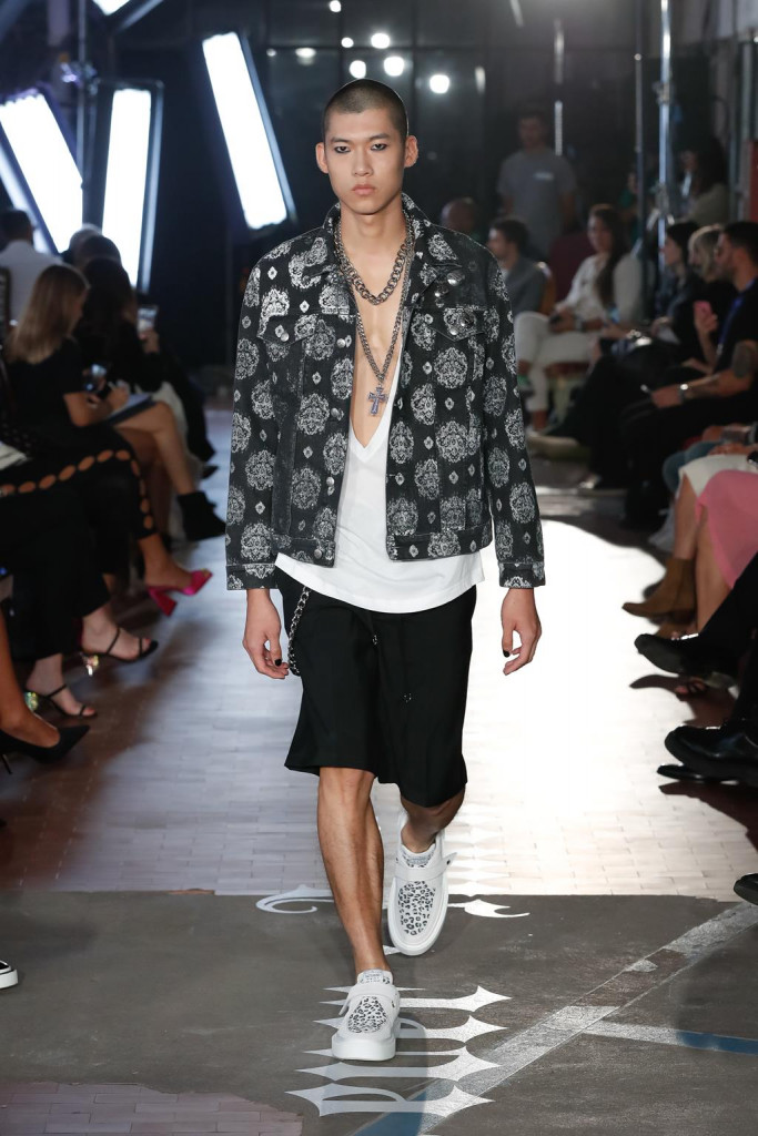 john richmond sfilata collezione donna uomo primavera estate 2022 milano fashion week