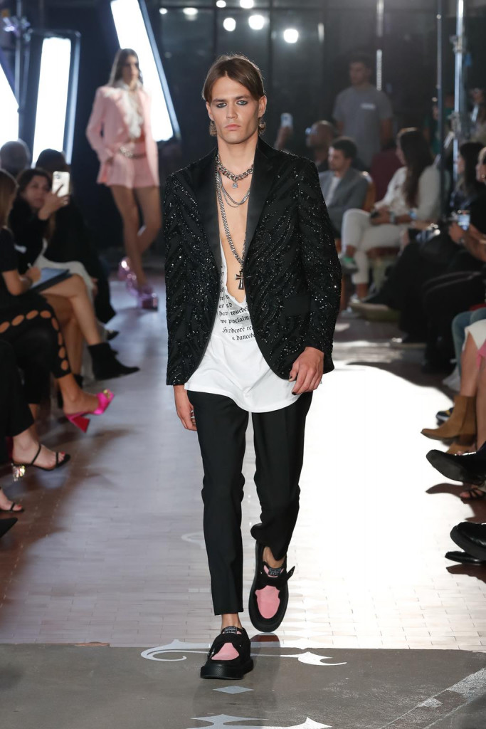 john richmond sfilata collezione donna uomo primavera estate 2022 milano fashion week