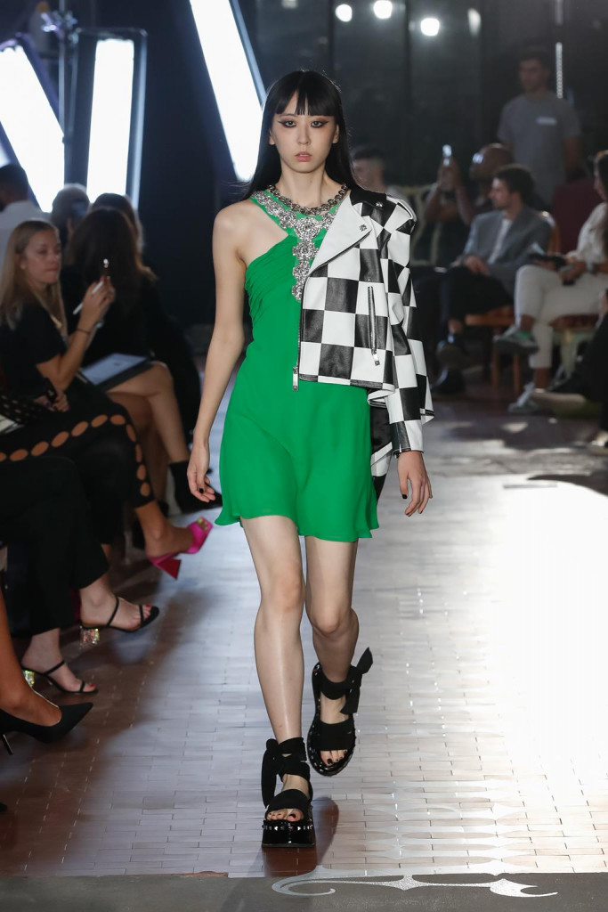 john richmond sfilata collezione donna uomo primavera estate 2022 milano fashion week