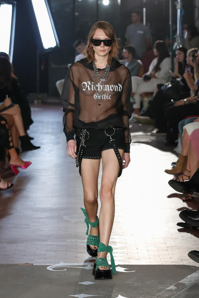 john richmond sfilata collezione donna uomo primavera estate 2022 milano fashion week