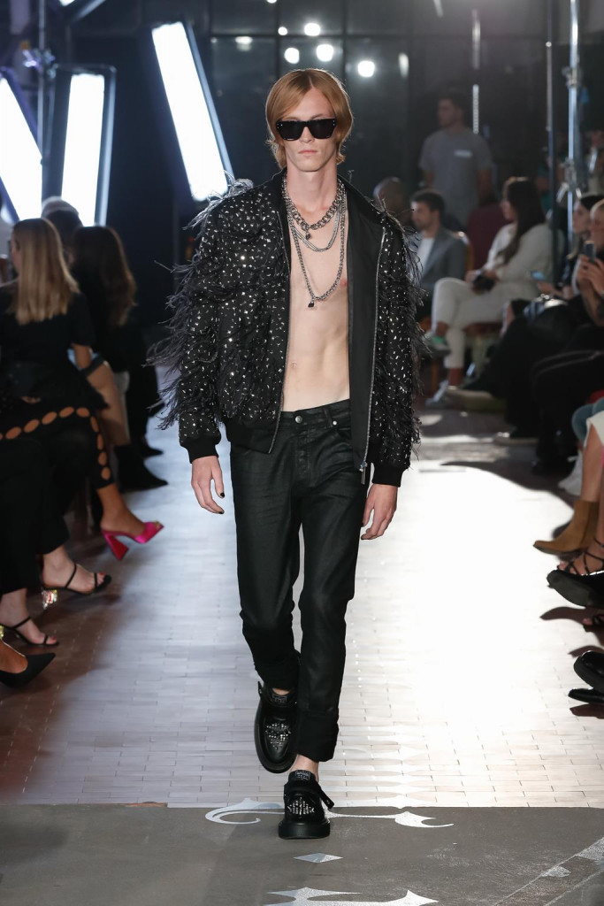 john richmond sfilata collezione donna uomo primavera estate 2022 milano fashion week