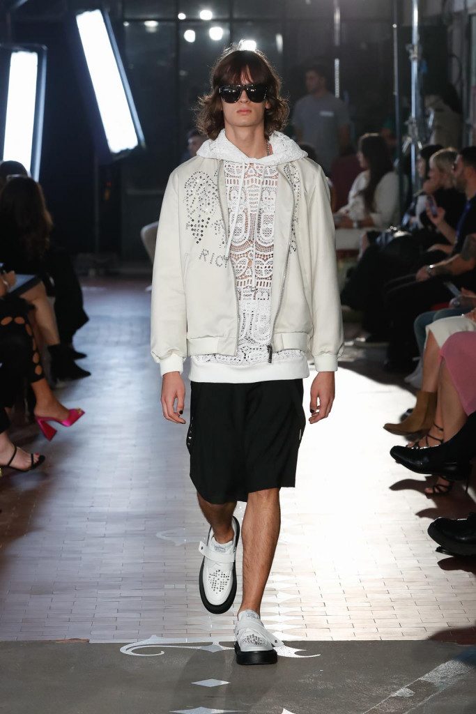 john richmond sfilata collezione donna uomo primavera estate 2022 milano fashion week