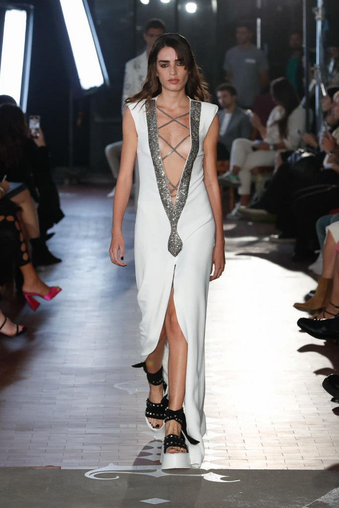john richmond sfilata collezione donna uomo primavera estate 2022 milano fashion week