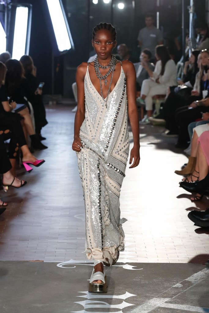 john richmond sfilata collezione donna uomo primavera estate 2022 milano fashion week