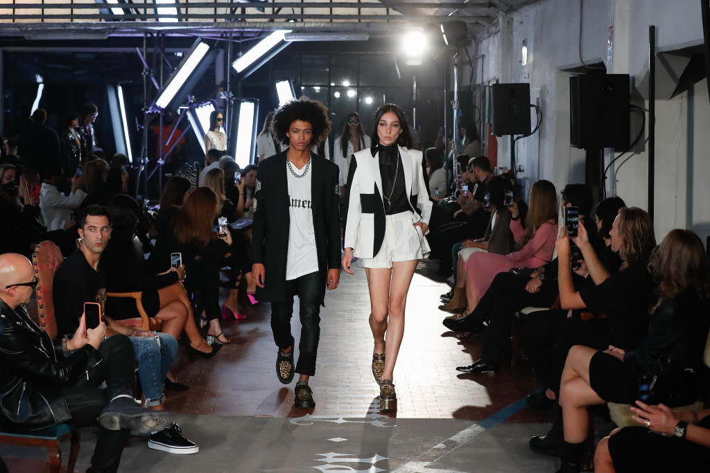 john richmond sfilata collezione donna uomo primavera estate 2022 milano fashion week