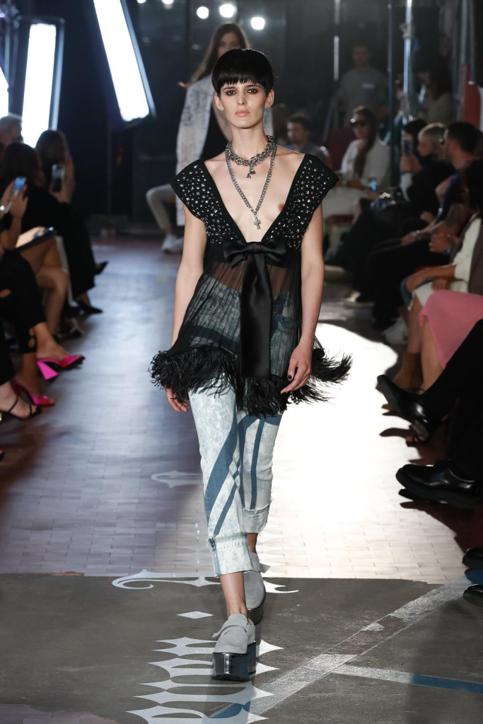 john richmond sfilata collezione donna uomo primavera estate 2022 milano fashion week