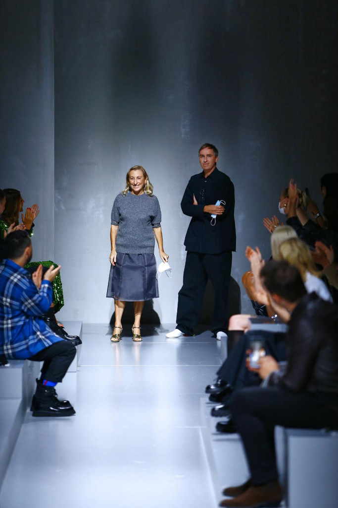 sfilata prada primavera-estate 2022 collezione donna milano fashion week