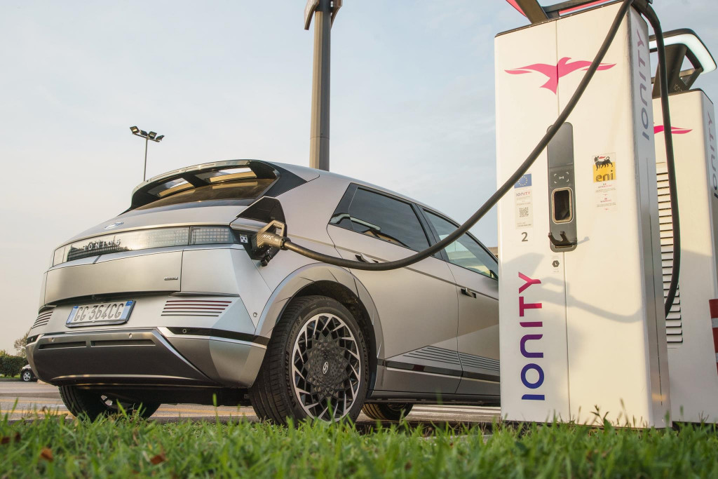 hyundai ioniq 5 auto elettrica quanto costa