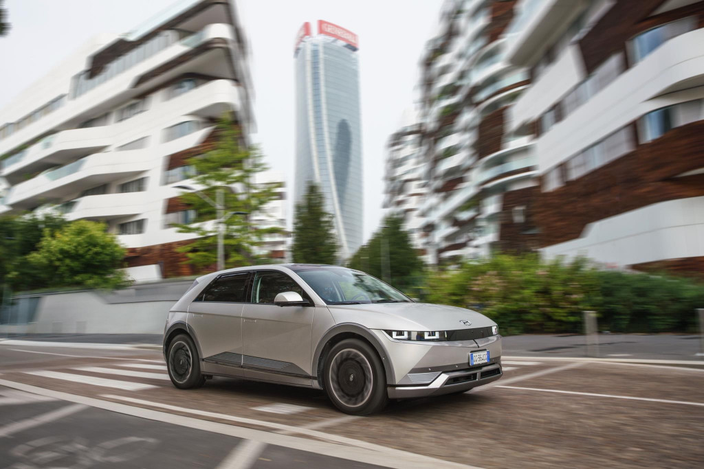 hyundai ioniq 5 auto elettrica quanto costa