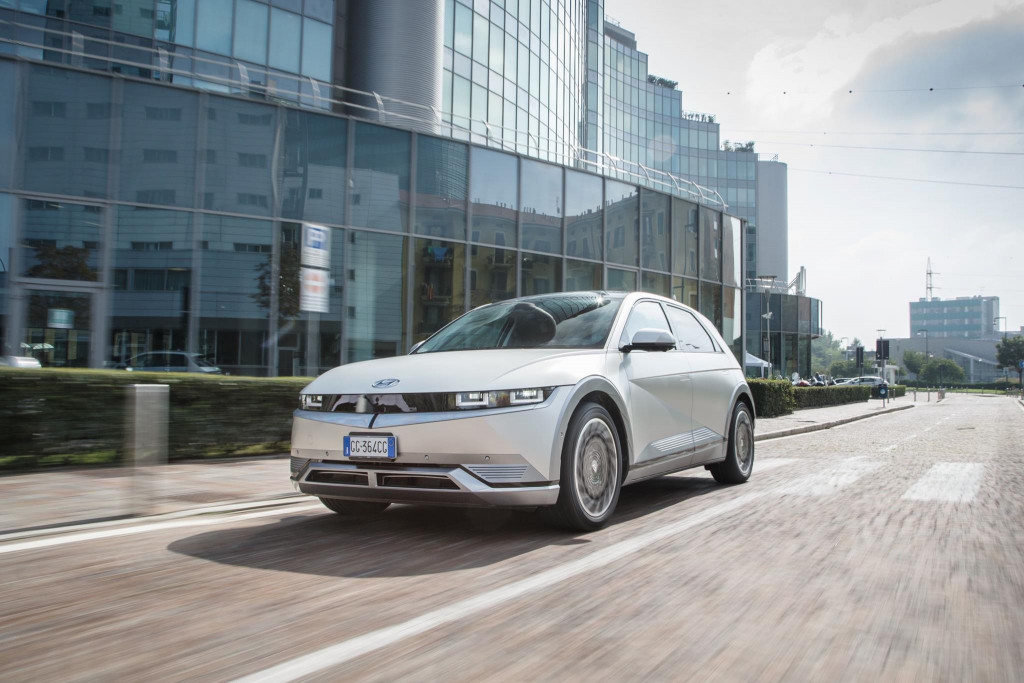 hyundai ioniq 5 auto elettrica quanto costa