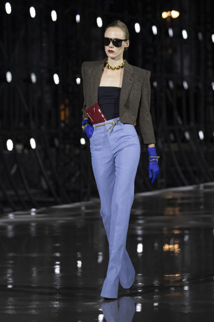 sfilata saint laurent primavera estate 2022 foto look passerella parigi fashion week