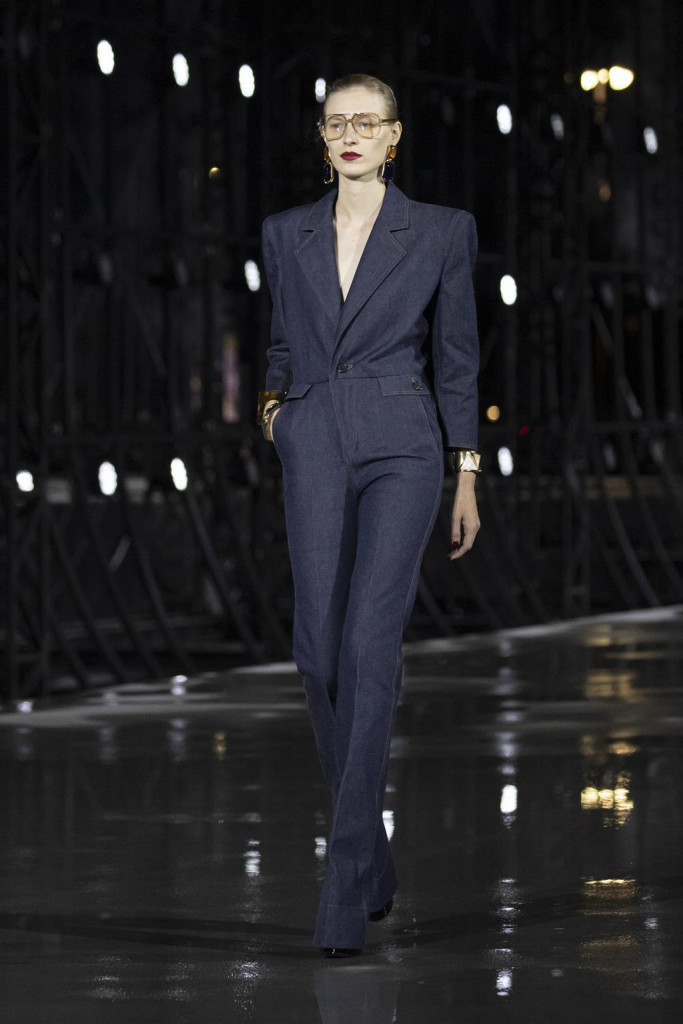 sfilata saint laurent primavera estate 2022 foto look passerella parigi fashion week