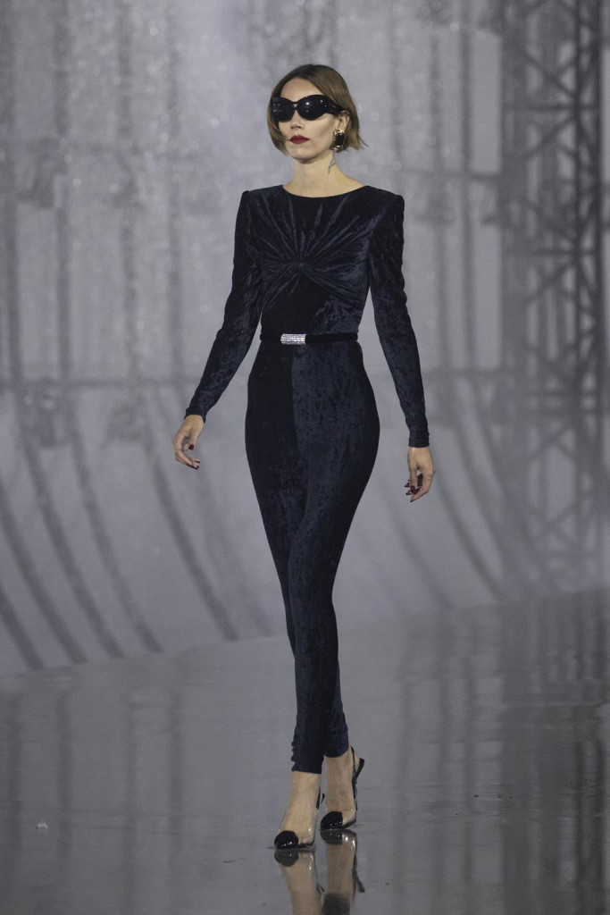 sfilata saint laurent primavera estate 2022 foto look passerella parigi fashion week
