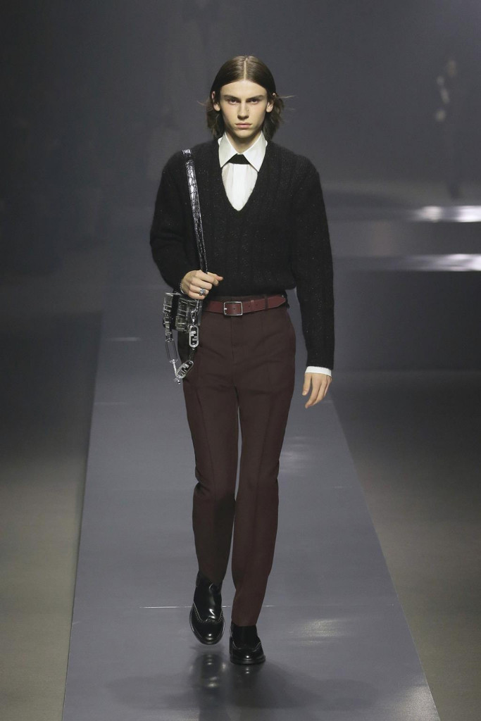 fendi uomo sfilata collezione autunno inverno metaverso accessori tech