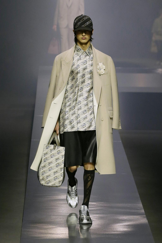 fendi uomo sfilata collezione autunno inverno metaverso accessori tech