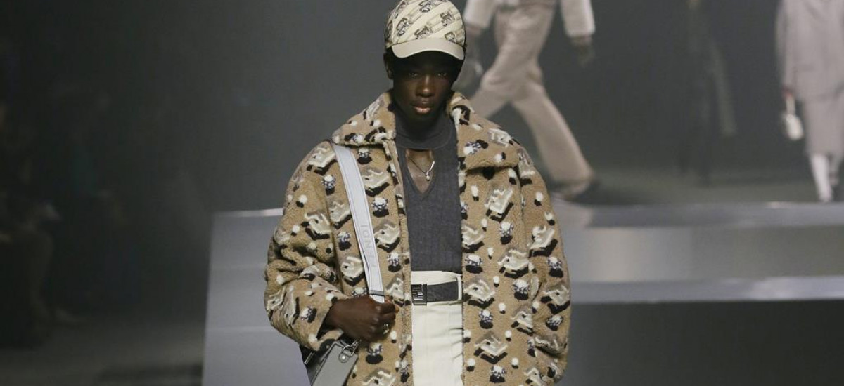 fendi uomo sfilata collezione autunno inverno metaverso accessori tech