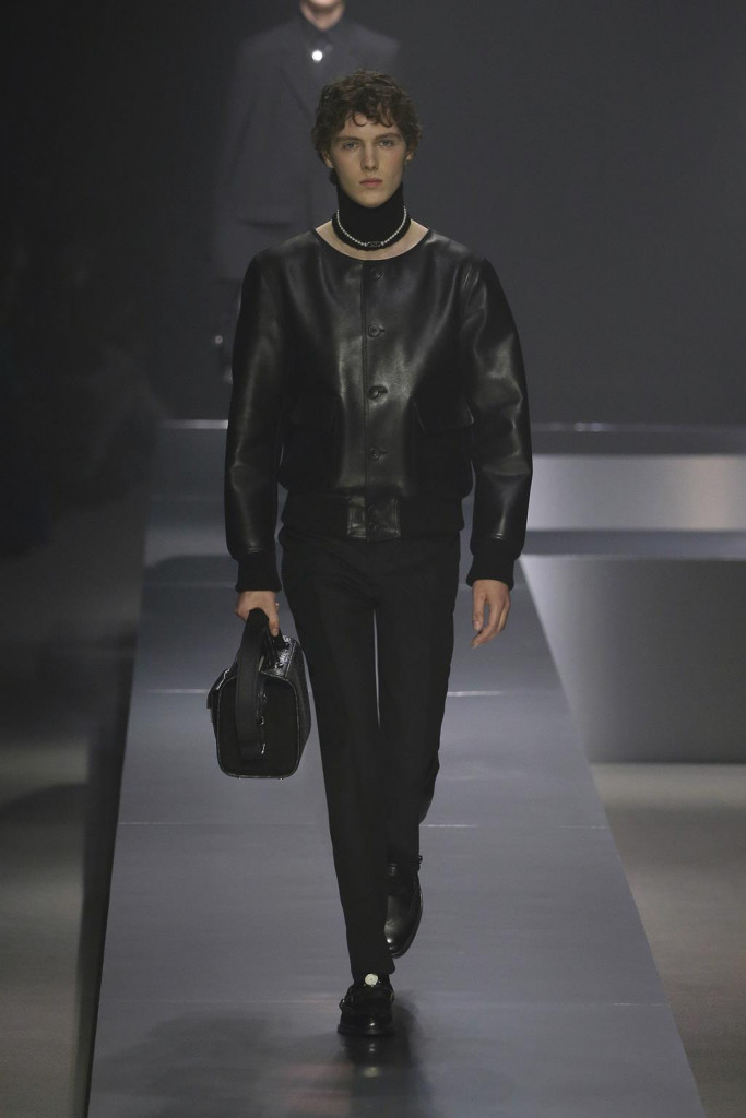 fendi uomo sfilata collezione autunno inverno metaverso accessori tech