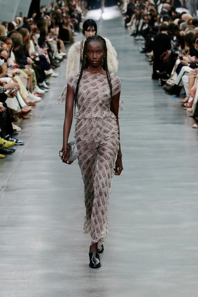 sfilata fendi fall winter