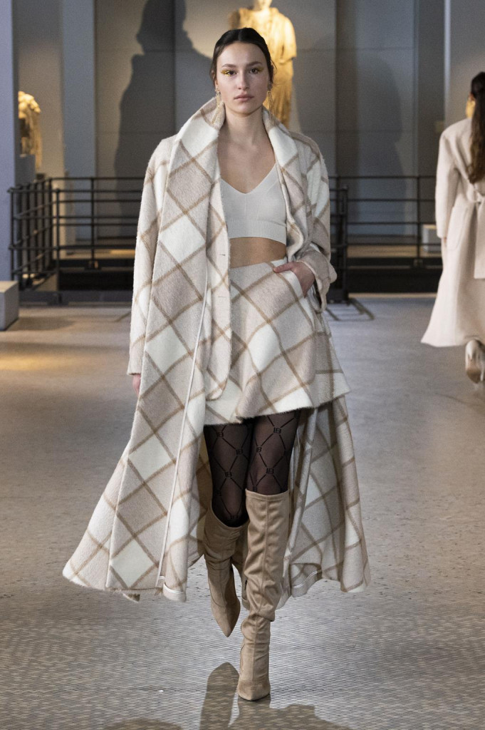 sfilata laura biagiotti collezione donna autunno inverno milano fashion week