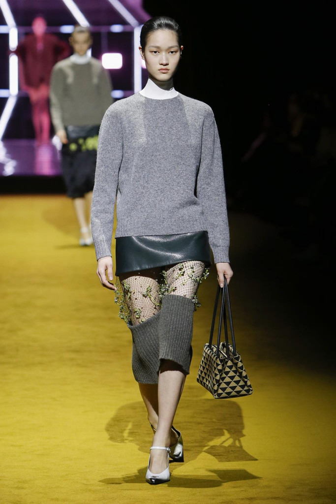 sfilata prada collezione donna autunno inverno milano fashion week