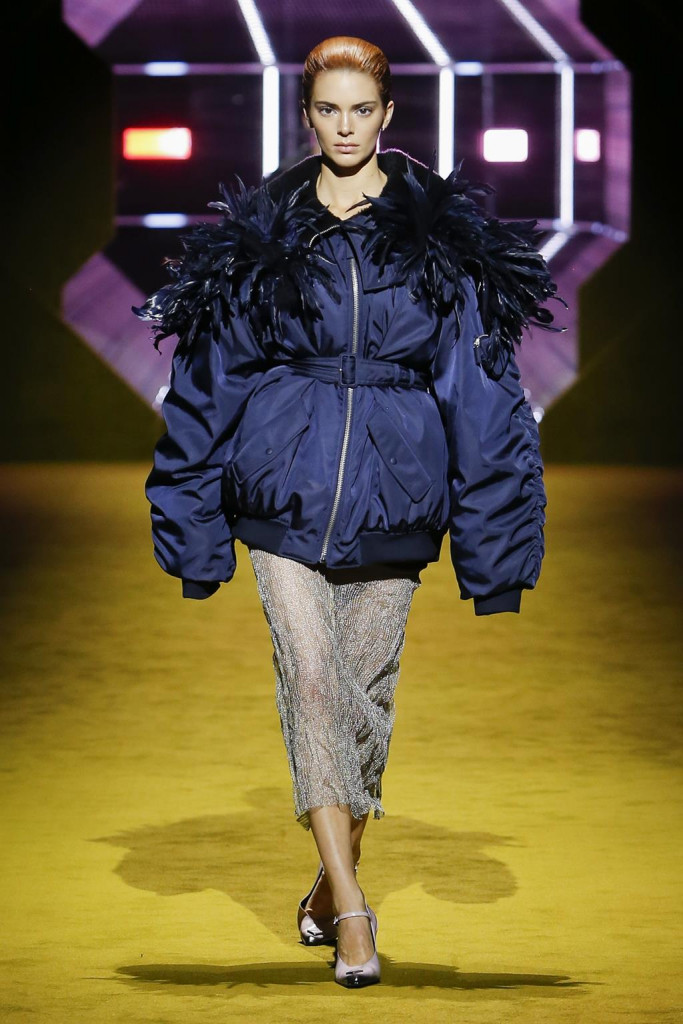 sfilata prada collezione donna autunno inverno milano fashion week