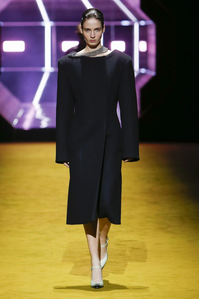 sfilata prada collezione donna autunno inverno milano fashion week