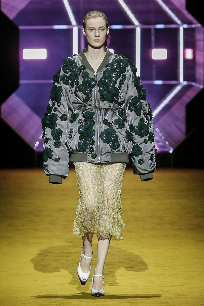 sfilata prada collezione donna autunno inverno milano fashion week