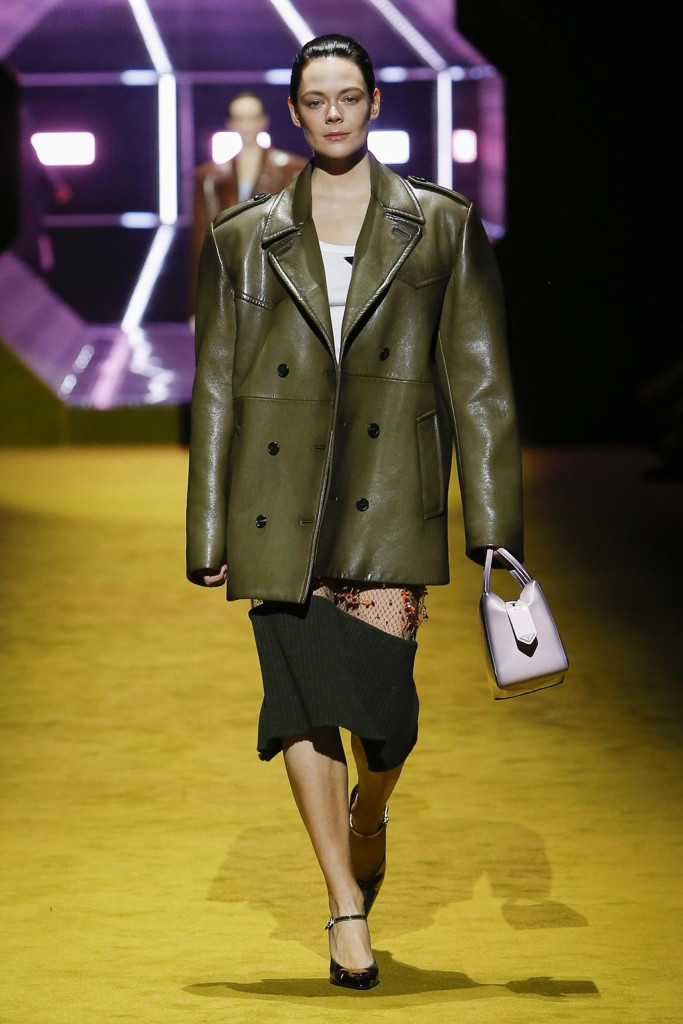 sfilata prada collezione donna autunno inverno milano fashion week