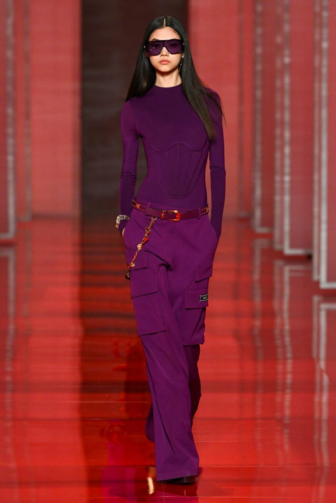 sfilata versace collezione donna autunno inverno milano fashion week