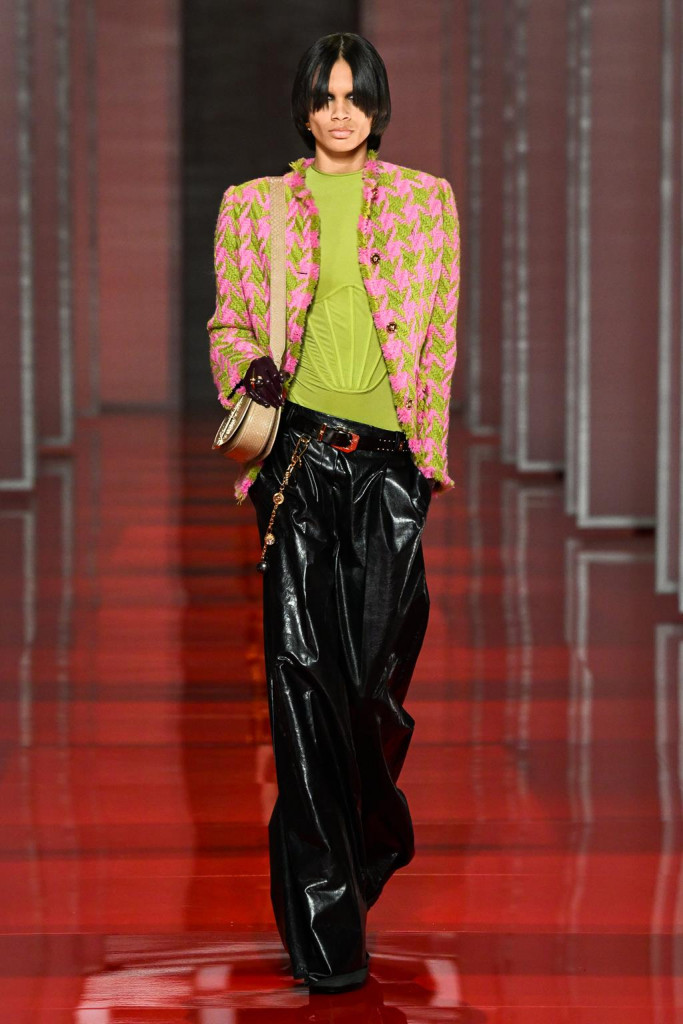 sfilata versace collezione donna autunno inverno milano fashion week