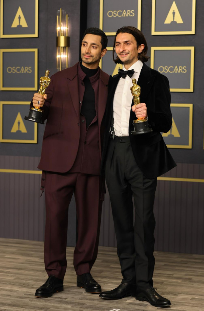 Riz Ahmed con gioielli Boucheron