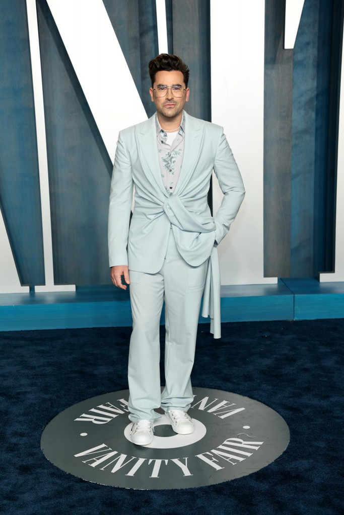 Dan Levy in Dior al party di Vanity Fair