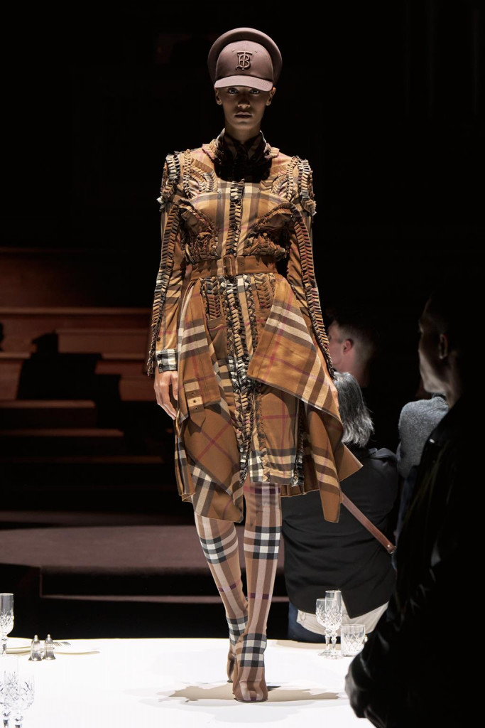 sfilata burberry donna autunno inverno