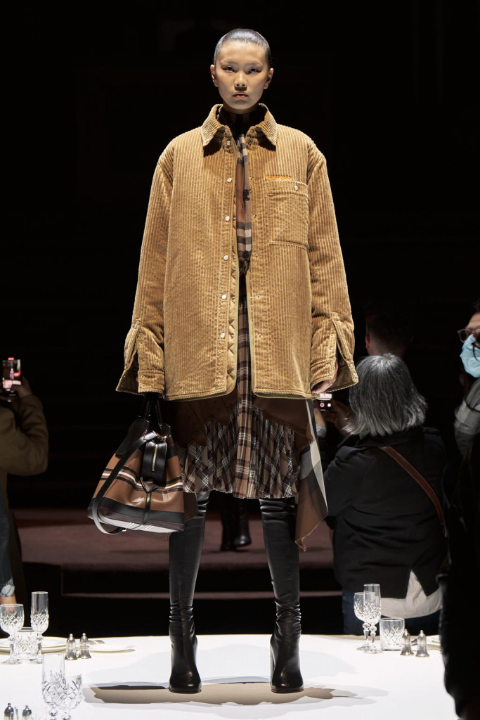 sfilata burberry donna autunno inverno
