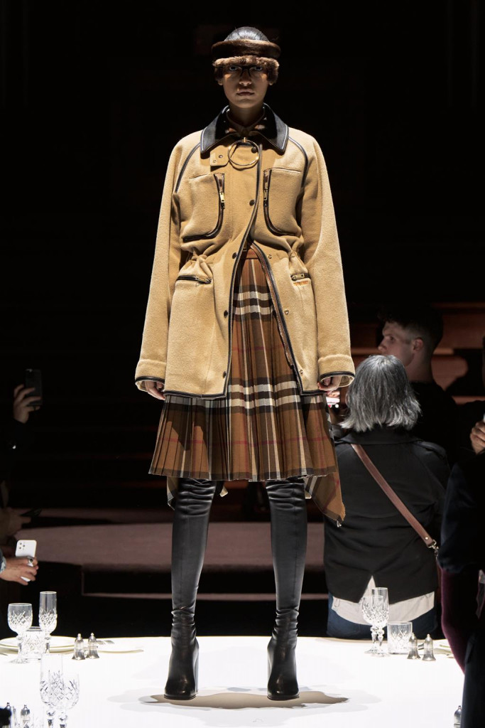 sfilata burberry donna autunno inverno