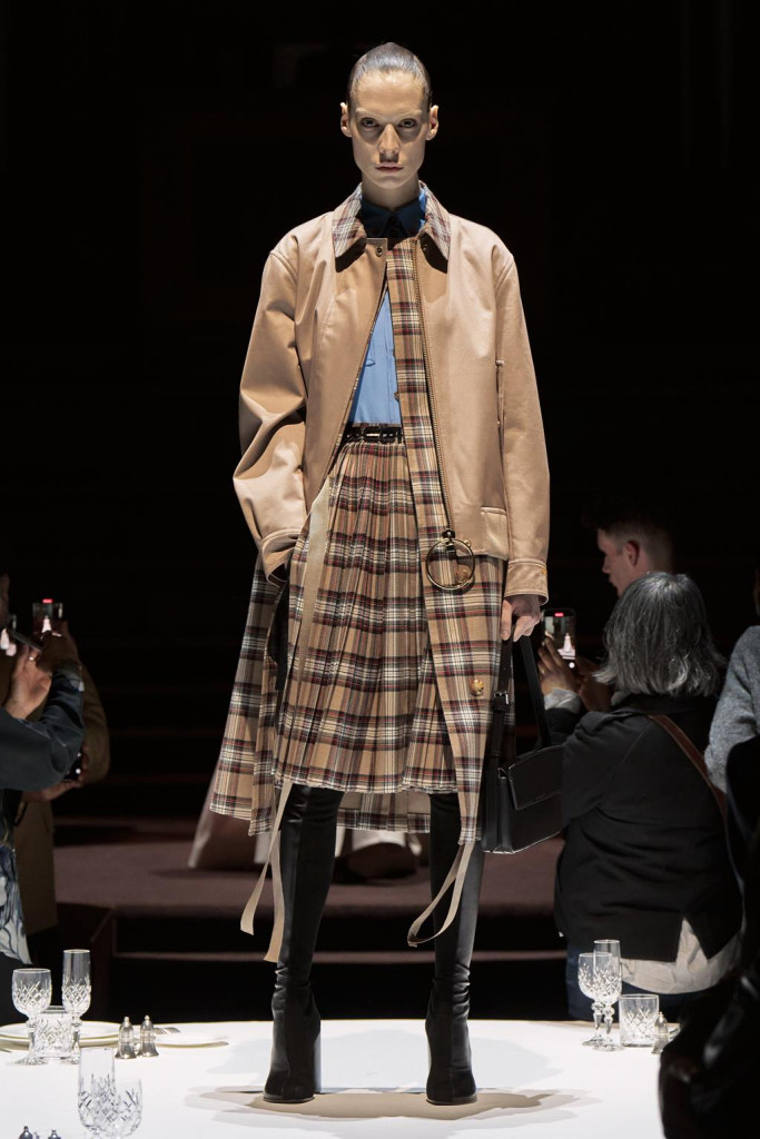 sfilata burberry donna autunno inverno