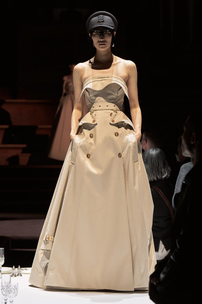 sfilata burberry donna autunno inverno