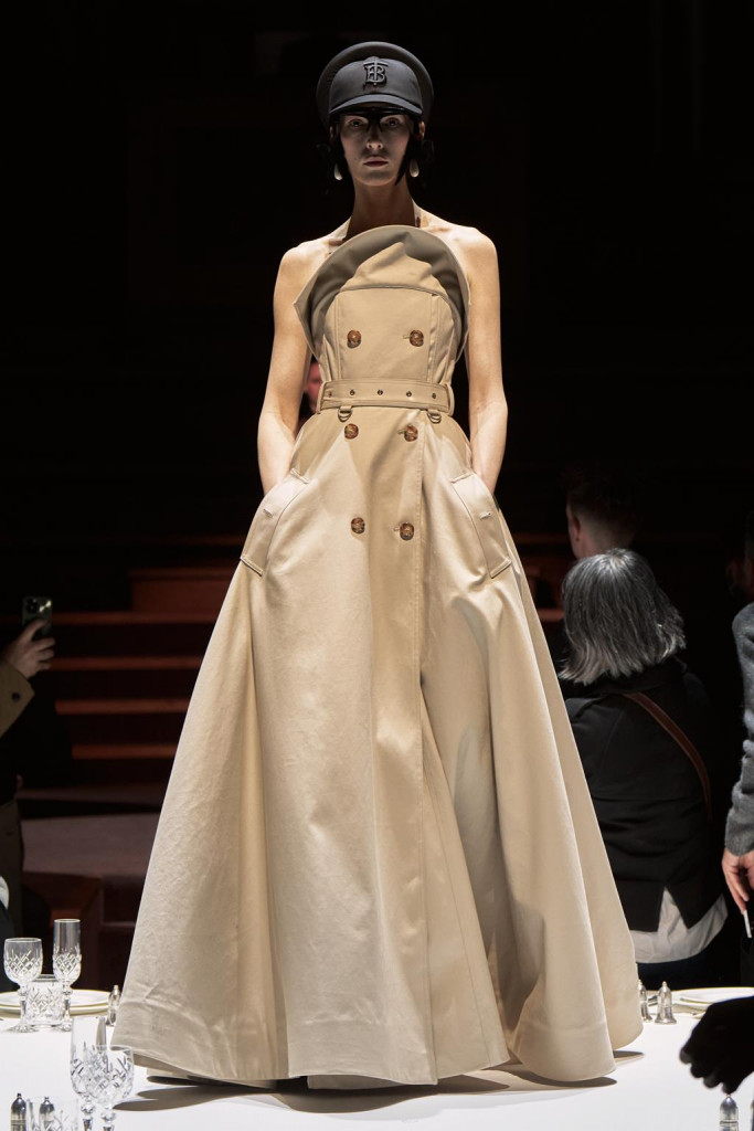 sfilata burberry donna autunno inverno