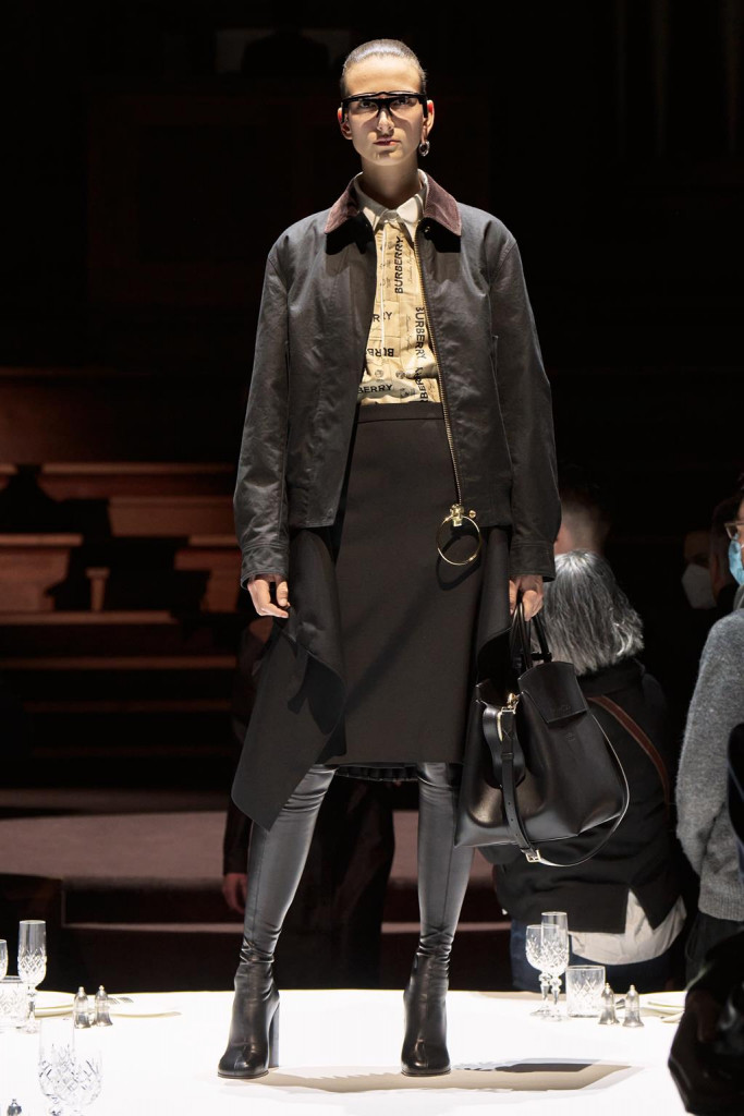 sfilata burberry donna autunno inverno