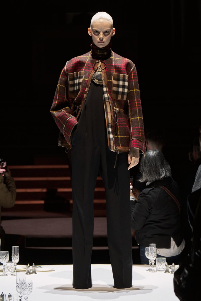 sfilata burberry donna autunno inverno